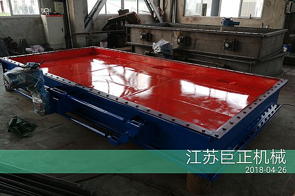 擋板門出庫發(fā)貨，打包完工出發(fā)了